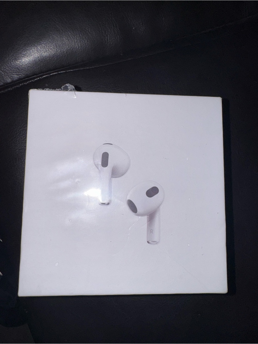 Apple Wireless Earbuds in White with Charging Case